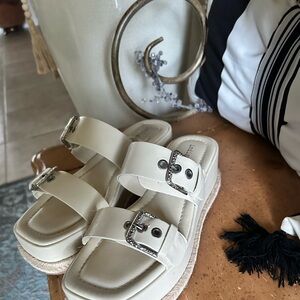 Indigo Rd, platform wedged woman’s shoes.Size-9.